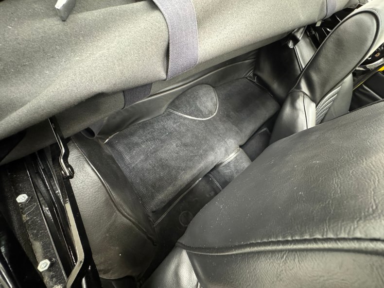 Triumph-Tr6-1972-Jasmine-Yellow-Black-38