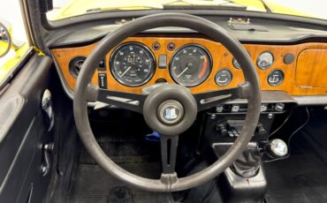 Triumph-Tr6-1972-Jasmine-Yellow-Black-39