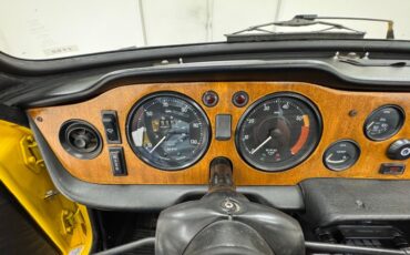 Triumph-Tr6-1972-Jasmine-Yellow-Black-40