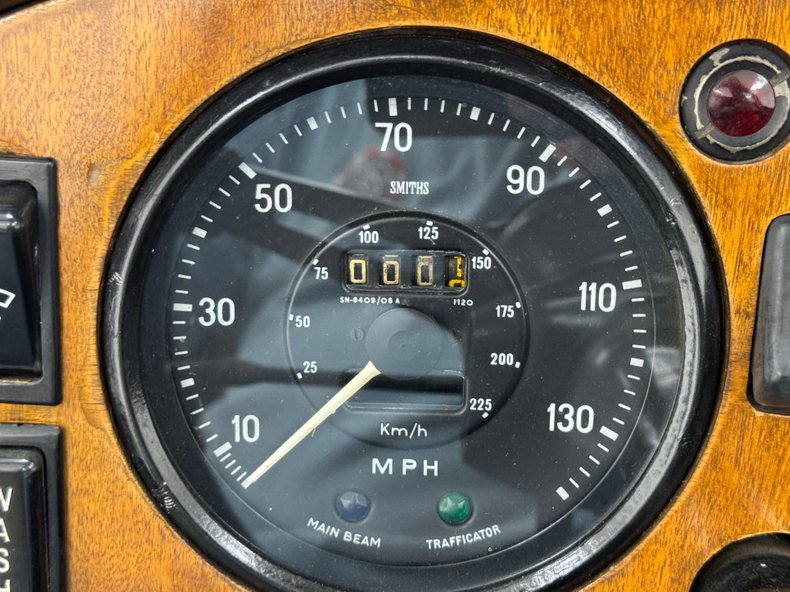 Triumph-Tr6-1972-Jasmine-Yellow-Black-41