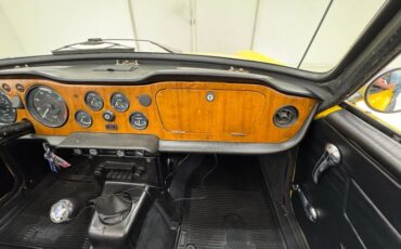 Triumph-Tr6-1972-Jasmine-Yellow-Black-43