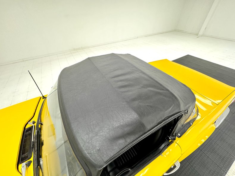 Triumph-Tr6-1972-Jasmine-Yellow-Black-46