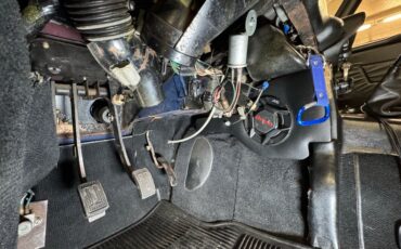 Triumph-Tr6-1972-Jasmine-Yellow-Black-49