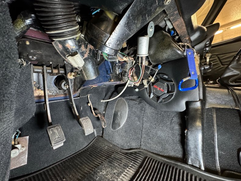 Triumph-Tr6-1972-Jasmine-Yellow-Black-49