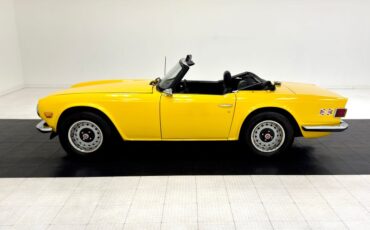 Triumph-Tr6-1972-Jasmine-Yellow-Black-5