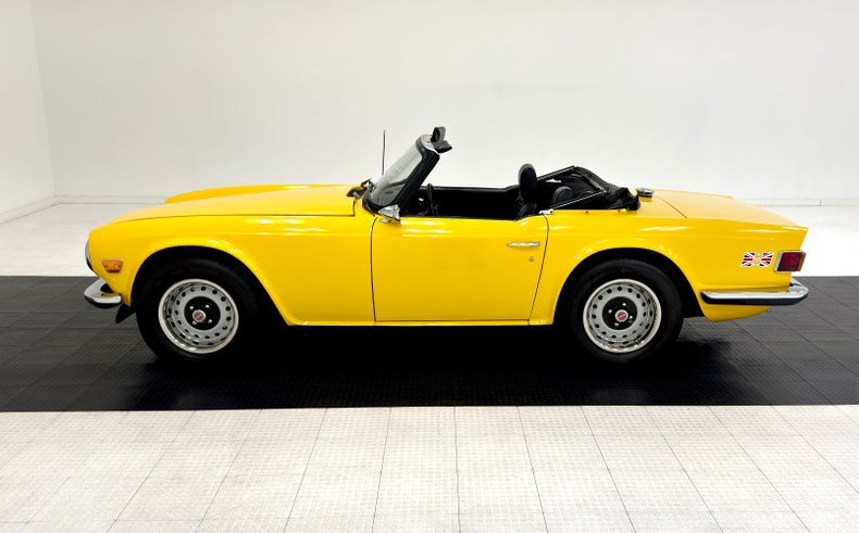 Triumph-Tr6-1972-Jasmine-Yellow-Black-5
