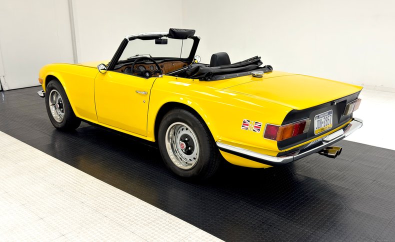 Triumph-Tr6-1972-Jasmine-Yellow-Black-6