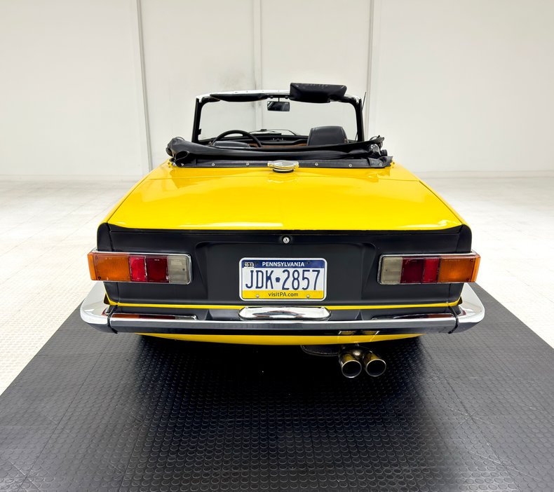 Triumph-Tr6-1972-Jasmine-Yellow-Black-9