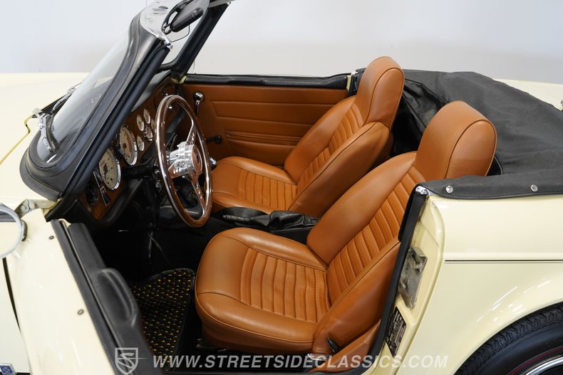 Triumph-Tr6-1972-Yellow-Brown-2