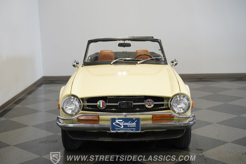Triumph-Tr6-1972-Yellow-Brown-26