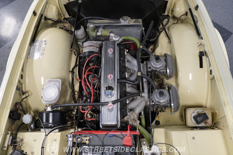 Triumph-Tr6-1972-Yellow-Brown-37