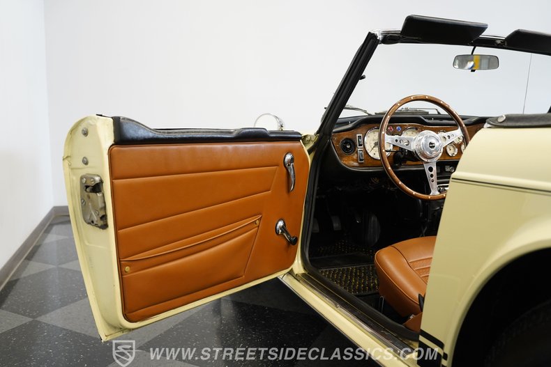 Triumph-Tr6-1972-Yellow-Brown-39