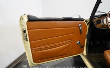 Triumph-Tr6-1972-Yellow-Brown-40