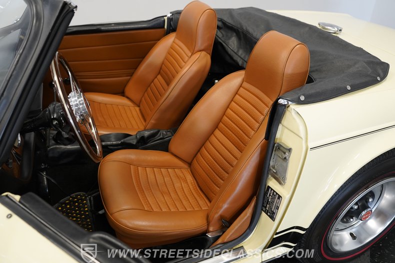 Triumph-Tr6-1972-Yellow-Brown-42