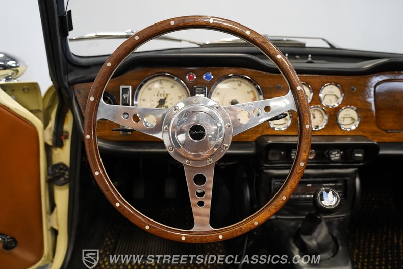 Triumph-Tr6-1972-Yellow-Brown-43