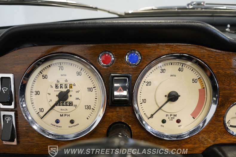 Triumph-Tr6-1972-Yellow-Brown-44