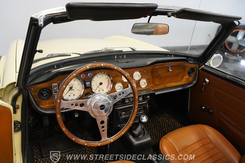 Triumph-Tr6-1972-Yellow-Brown-7