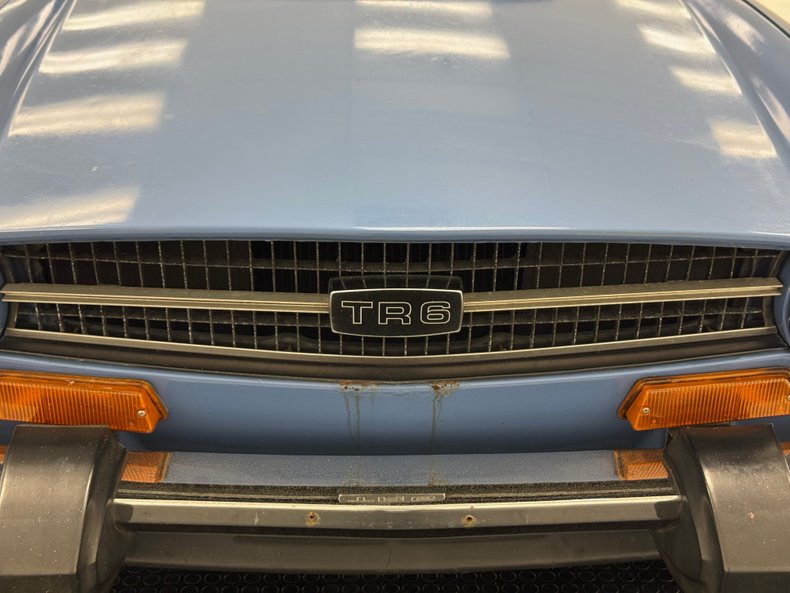 Triumph-Tr6-1974-French-Blue-Black-11