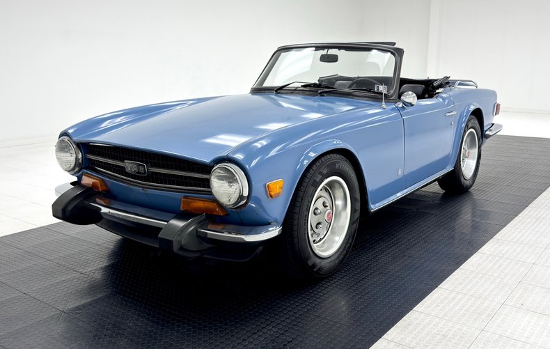 Triumph-Tr6-1974-French-Blue-Black-17