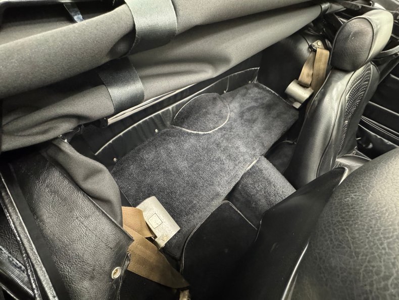 Triumph-Tr6-1974-French-Blue-Black-18