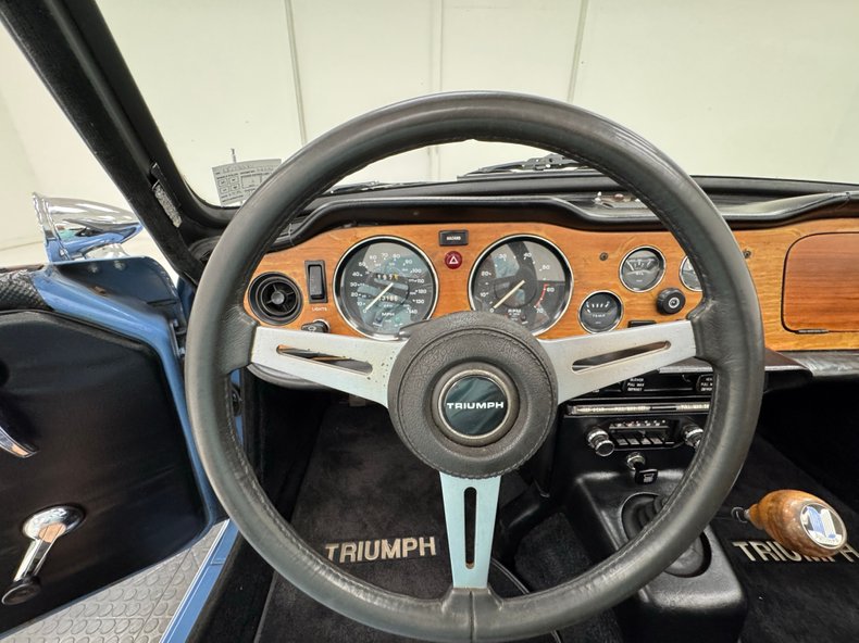 Triumph-Tr6-1974-French-Blue-Black-19