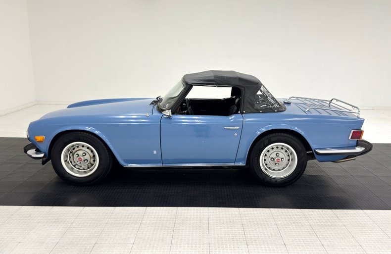 Triumph-Tr6-1974-French-Blue-Black-2