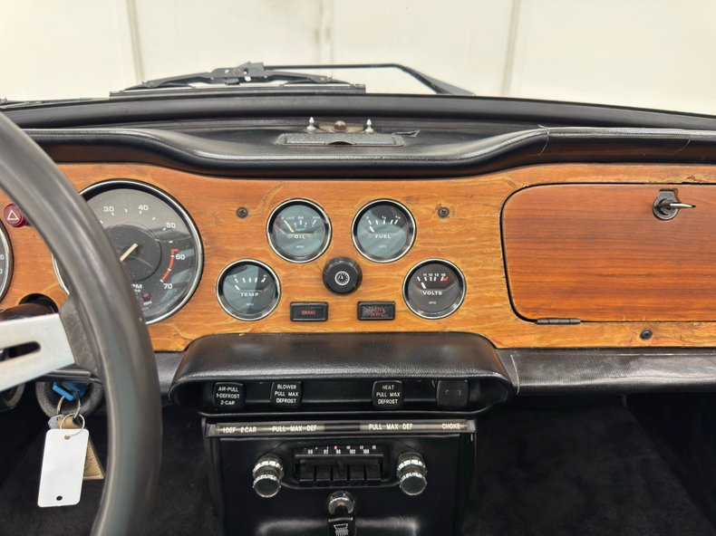 Triumph-Tr6-1974-French-Blue-Black-22