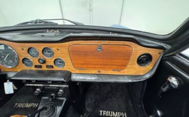 Triumph-Tr6-1974-French-Blue-Black-23
