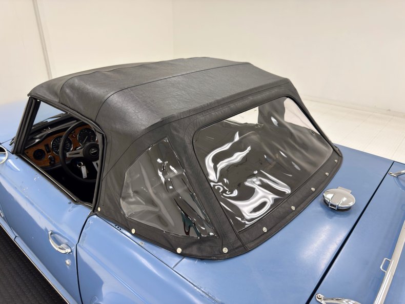 Triumph-Tr6-1974-French-Blue-Black-26