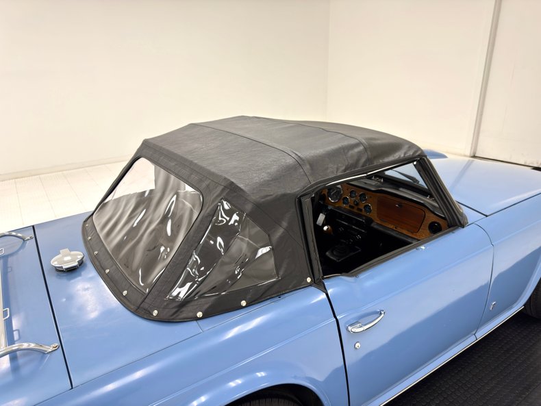 Triumph-Tr6-1974-French-Blue-Black-27