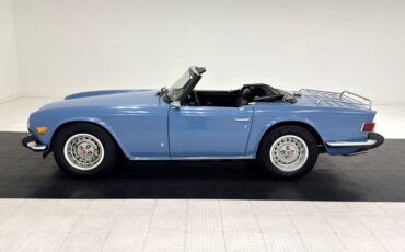 Triumph-Tr6-1974-French-Blue-Black-3