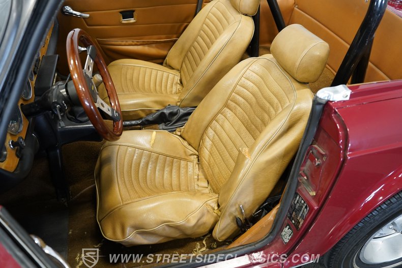 Triumph-Tr6-1976-Red-Brown-37