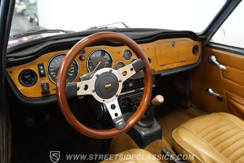 Triumph-Tr6-1976-Red-Brown-38