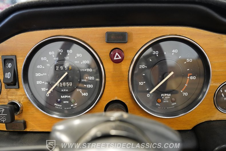 Triumph-Tr6-1976-Red-Brown-40