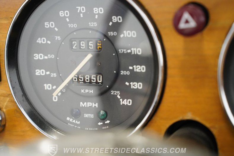 Triumph-Tr6-1976-Red-Brown-41