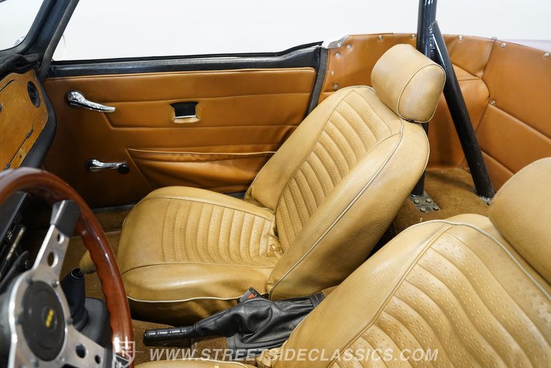 Triumph-Tr6-1976-Red-Brown-47