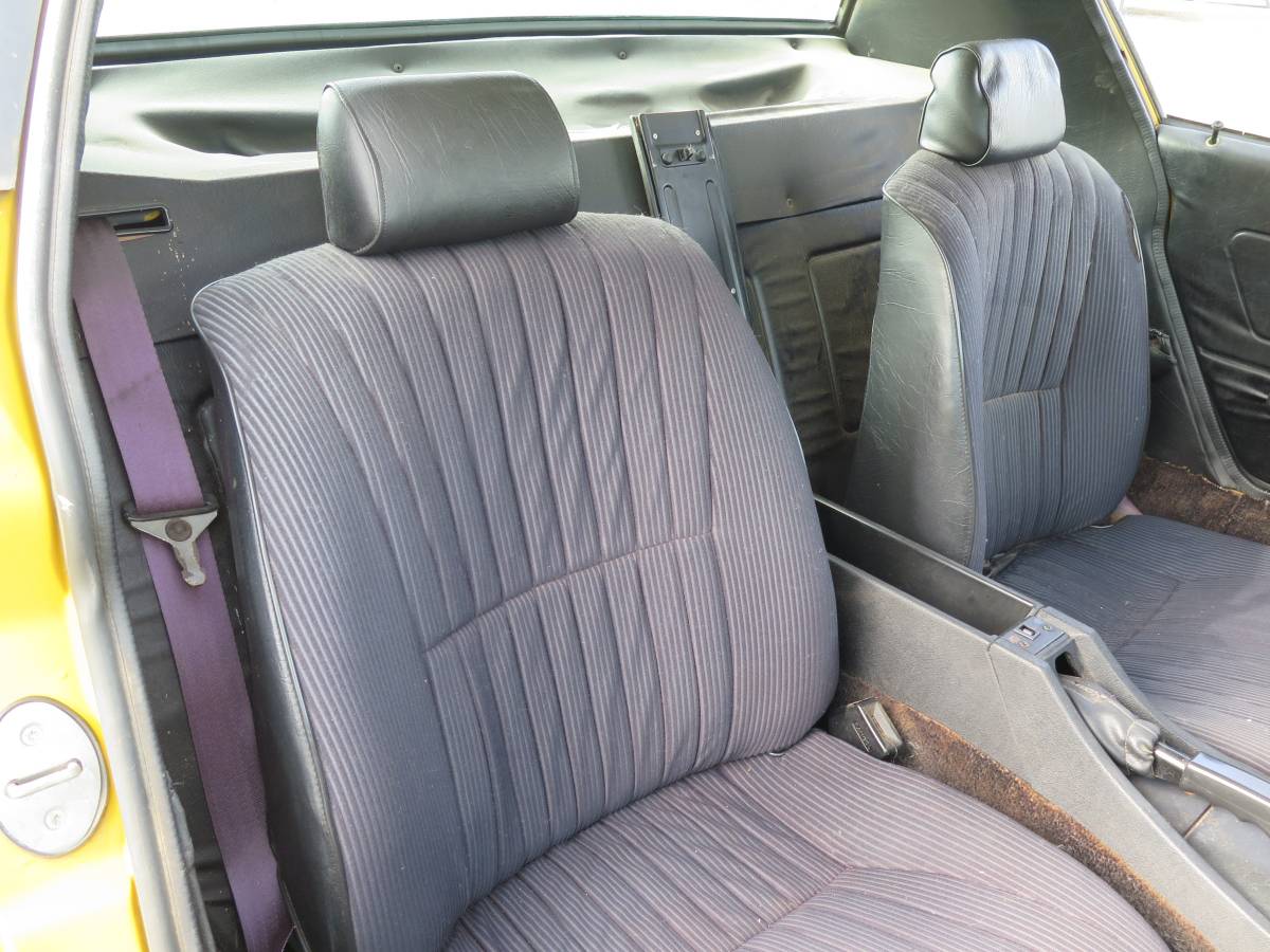 Triumph-tr7-1976-yellow-12