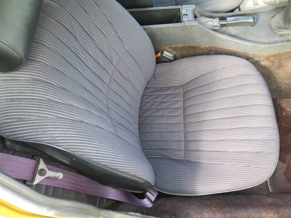 Triumph-tr7-1976-yellow-13