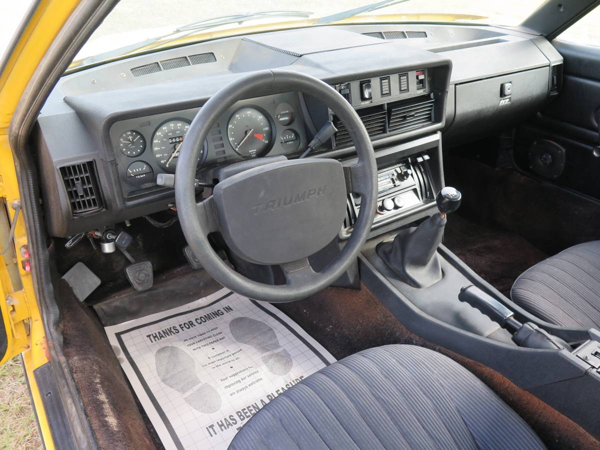 Triumph-tr7-1976-yellow-14