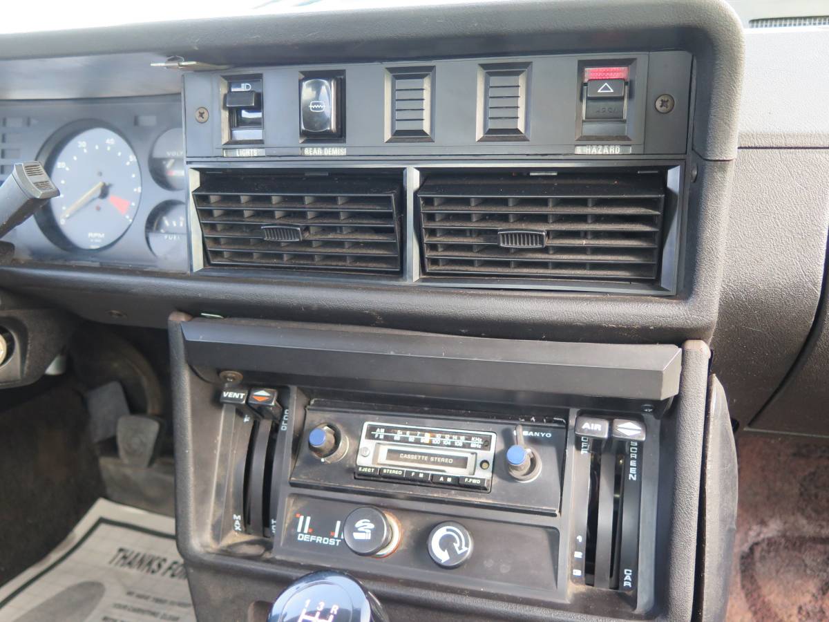 Triumph-tr7-1976-yellow-17