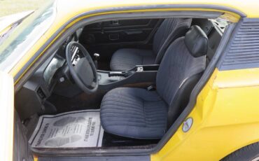 Triumph-tr7-1976-yellow-9