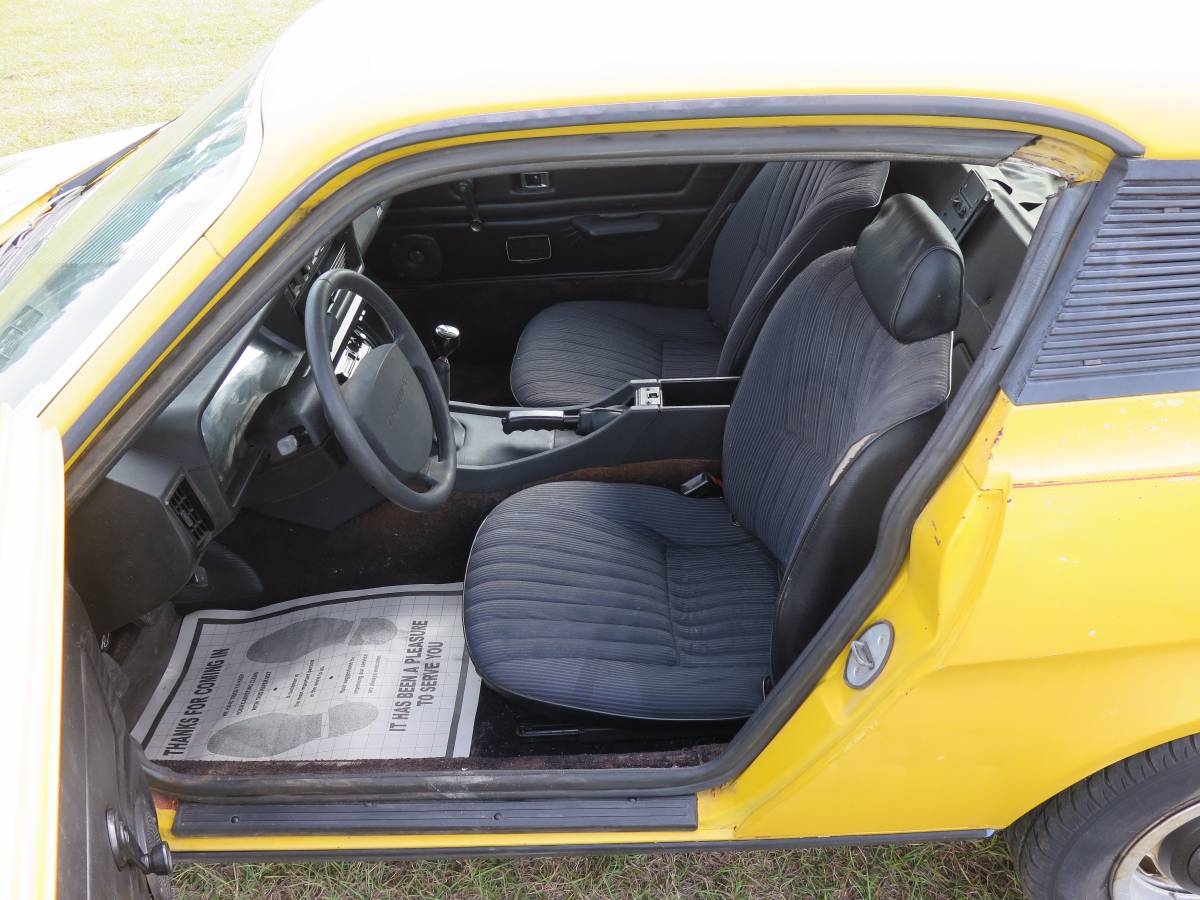Triumph-tr7-1976-yellow-9