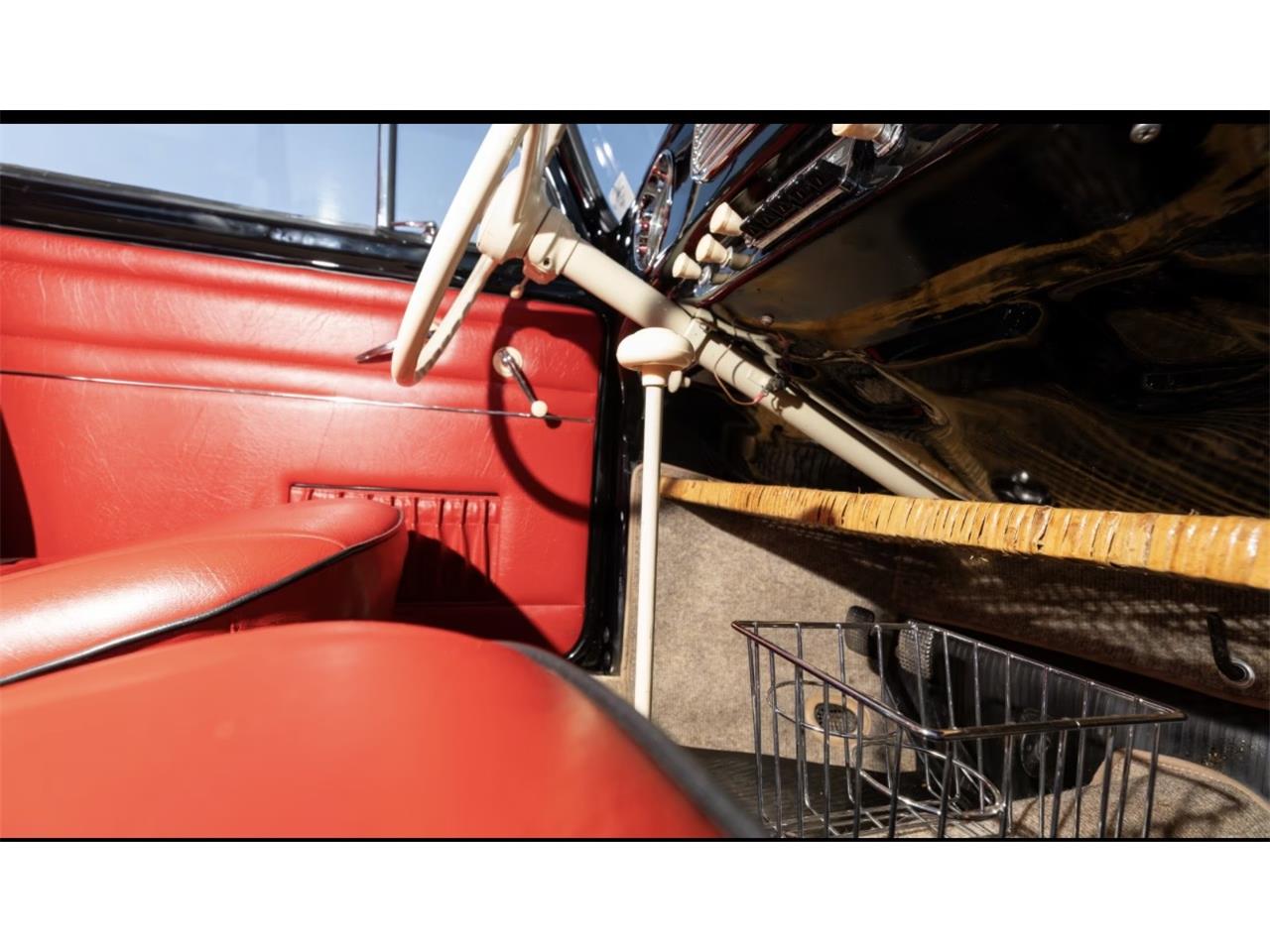 Volkswagen-Beetle-1955-Black-Red-13