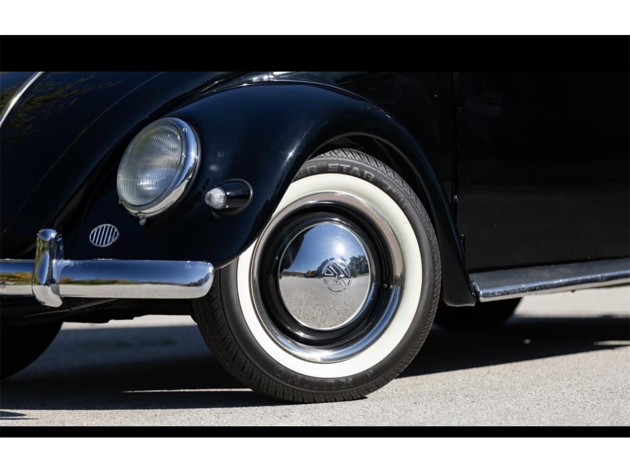 Volkswagen-Beetle-1955-Black-Red-32