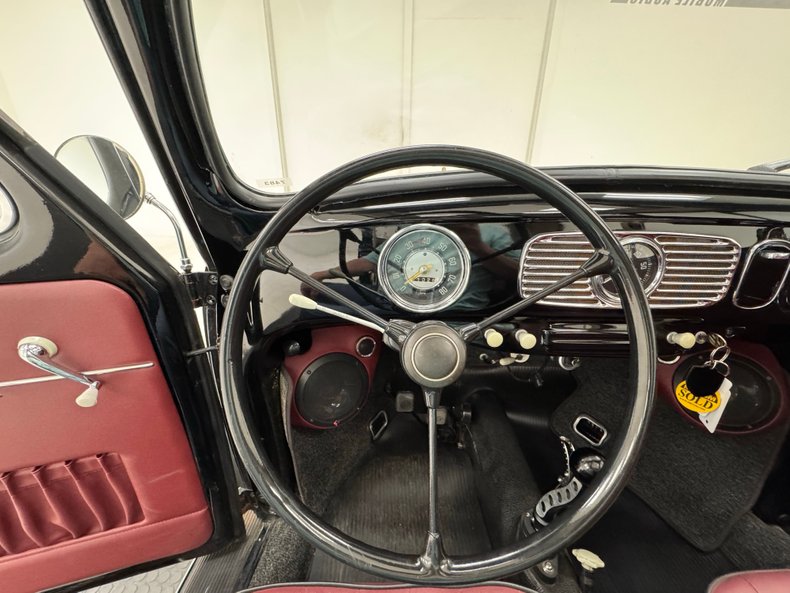 Volkswagen-Beetle-1956-Black-Oxblood-1