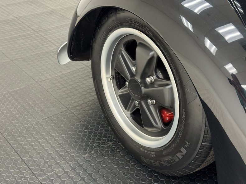 Volkswagen-Beetle-1956-Black-Oxblood-18