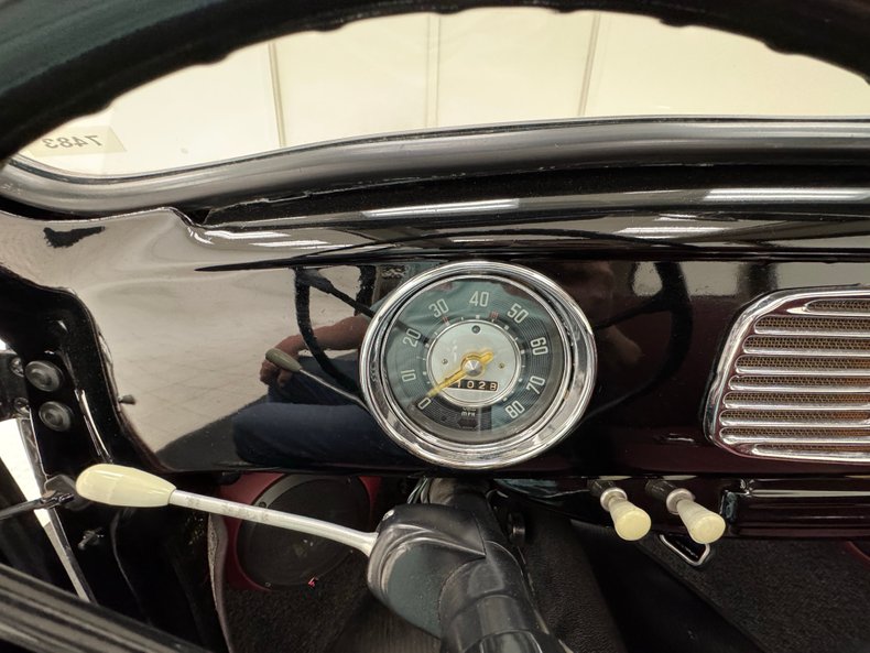 Volkswagen-Beetle-1956-Black-Oxblood-2