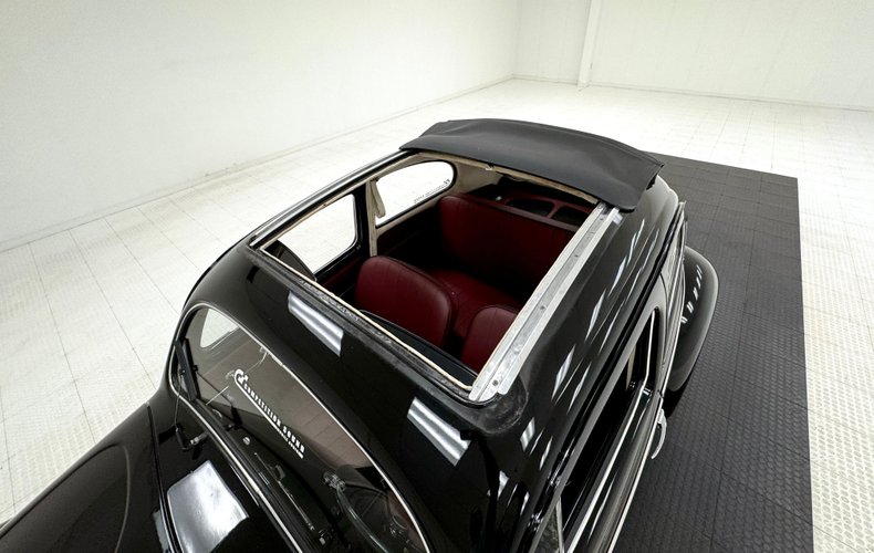 Volkswagen-Beetle-1956-Black-Oxblood-21