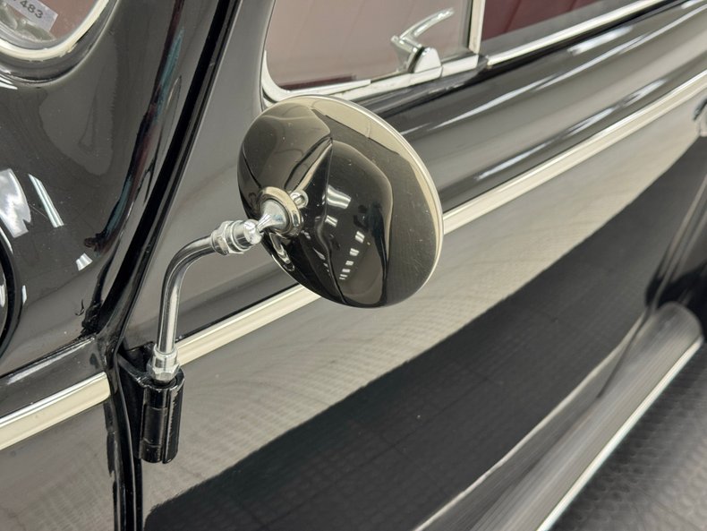 Volkswagen-Beetle-1956-Black-Oxblood-22