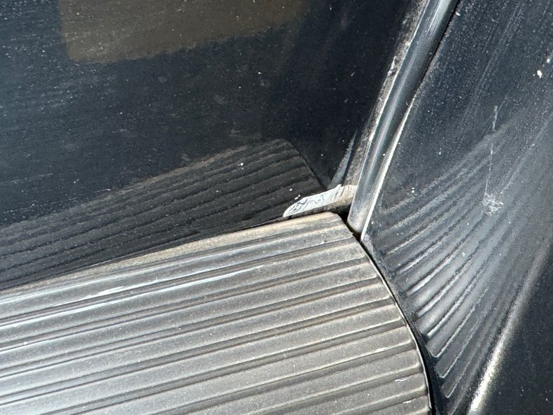 Volkswagen-Beetle-1956-Black-Oxblood-25